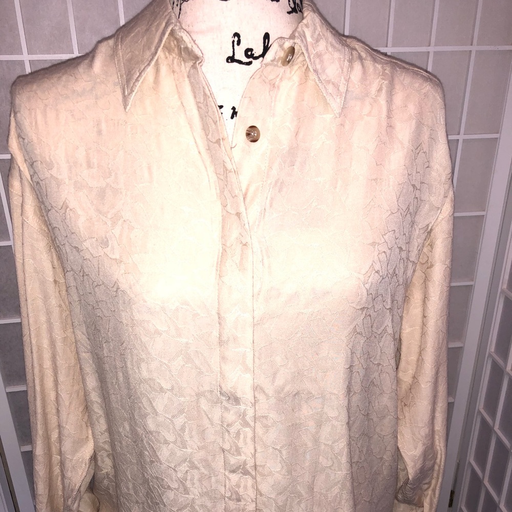 Brand New Button Up Blouse 👚